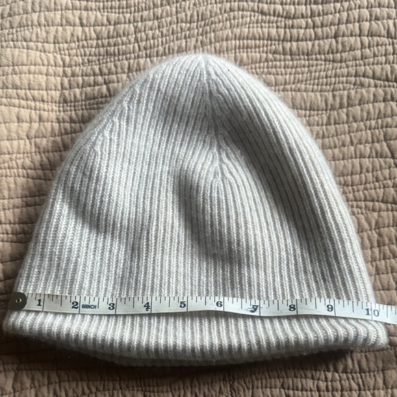 Babaton Cream Ribbed Cashmere Beanie Hat - Picture 3 of 4